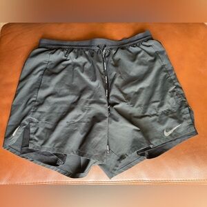Men’s Nike Dri-Fit 5” lined running shorts - Size Medium